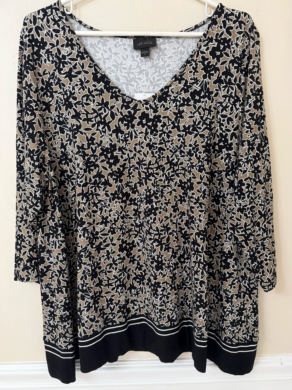 J Jill Wearever Black and Tan Floral V-Neck Tunic Top size XL